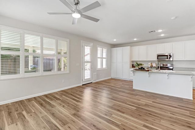9649 Glacier Creek Way, Elk Grove, CA 95624