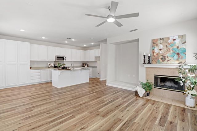 9649 Glacier Creek Way, Elk Grove, CA 95624