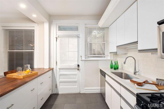 6318 Southwood Avenue 2E, Clayton, MO 63105