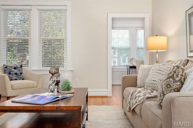 6318 Southwood Avenue 2E, Clayton, MO 63105