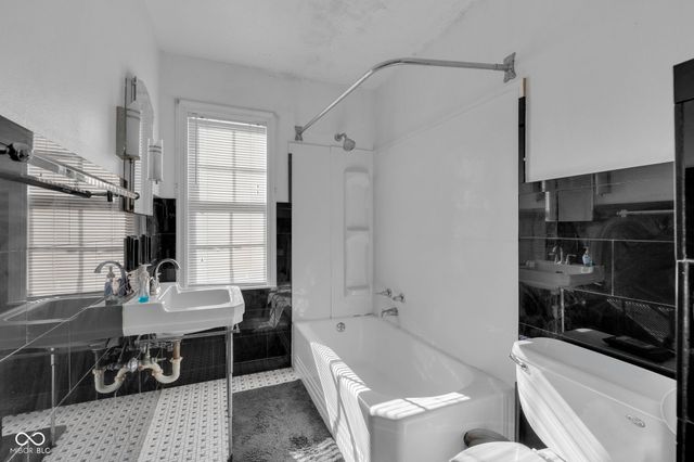 4737 Boulevard Place, Indianapolis, IN 46208