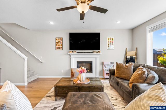 4882 Flight Av NE, Salem, OR 97305