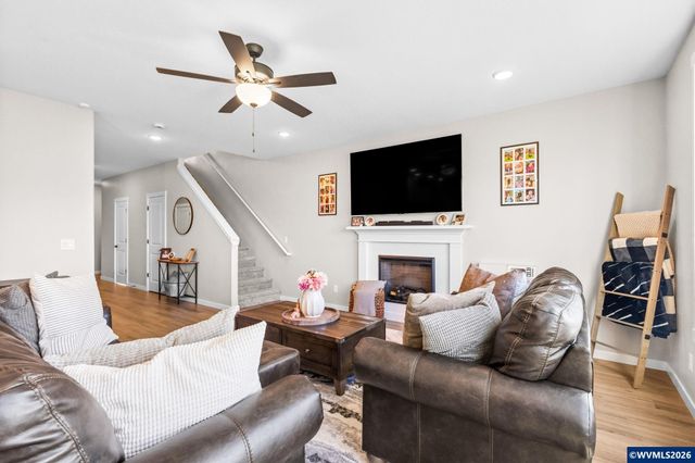 4882 Flight Av NE, Salem, OR 97305