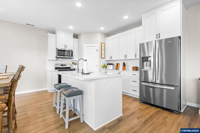 4882 Flight Av NE, Salem, OR 97305
