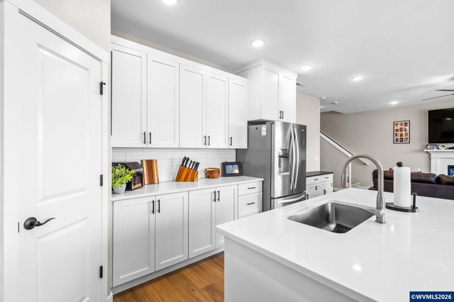 4882 Flight Av NE, Salem, OR 97305