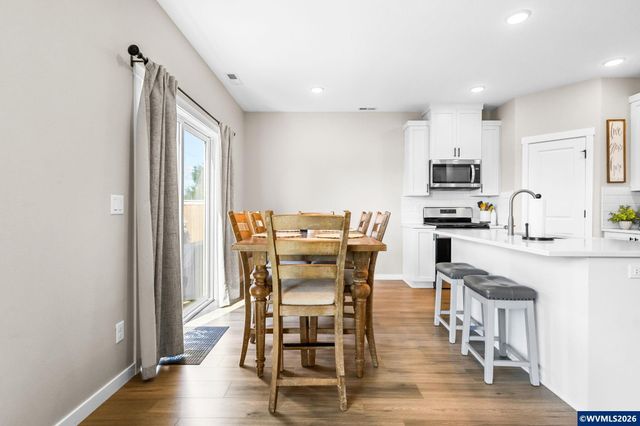 4882 Flight Av NE, Salem, OR 97305