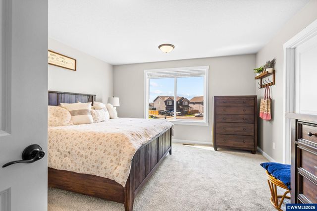 4882 Flight Av NE, Salem, OR 97305