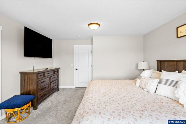 4882 Flight Av NE, Salem, OR 97305