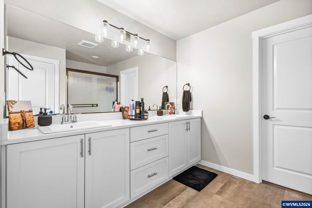 4882 Flight Av NE, Salem, OR 97305