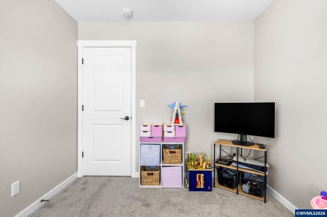 4882 Flight Av NE, Salem, OR 97305