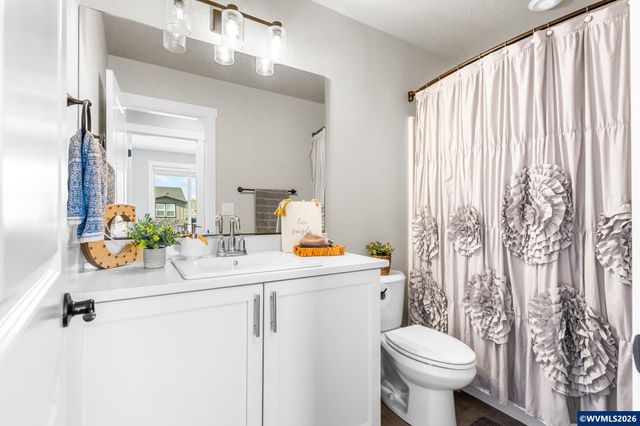 4882 Flight Av NE, Salem, OR 97305