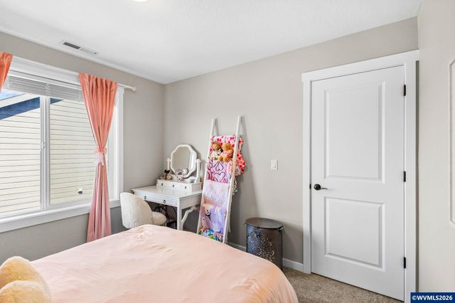 4882 Flight Av NE, Salem, OR 97305