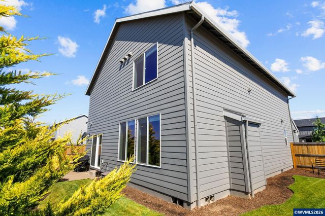 4882 Flight Av NE, Salem, OR 97305