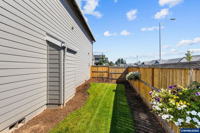 4882 Flight Av NE, Salem, OR 97305