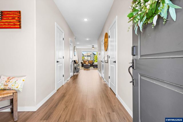 4882 Flight Av NE, Salem, OR 97305