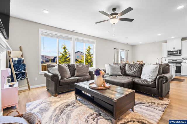4882 Flight Av NE, Salem, OR 97305