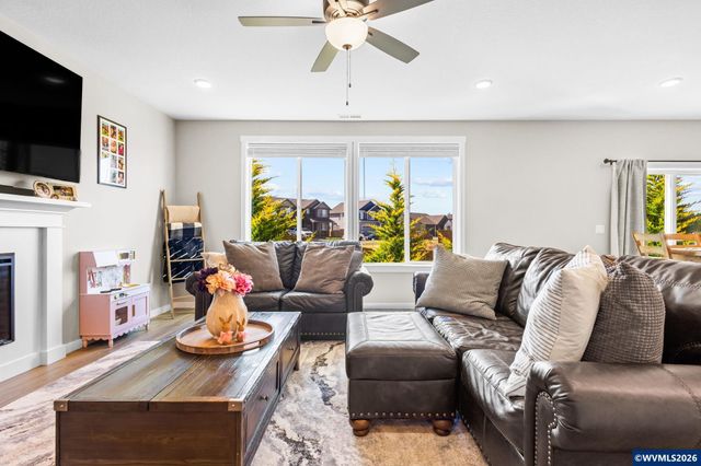 4882 Flight Av NE, Salem, OR 97305
