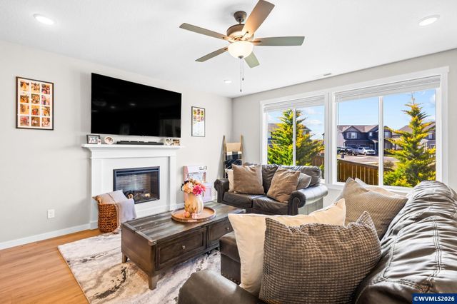 4882 Flight Av NE, Salem, OR 97305