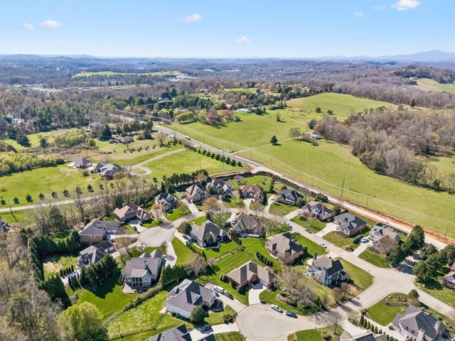 10421 Laurel Pointe Lane, Knoxville, TN 37931