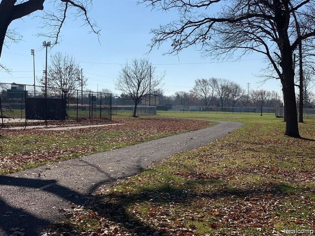 19220 Wick Road 221, Allen Park, MI 48101