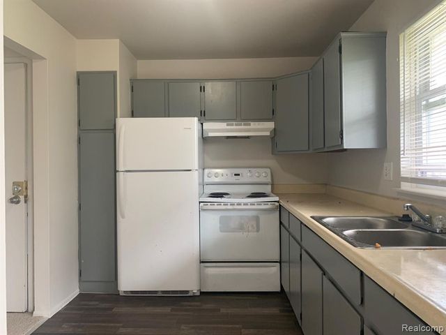 19220 Wick Road 221, Allen Park, MI 48101