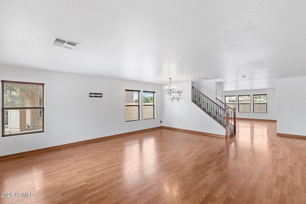 Image 10 of property listing at 6430 W BARBARA Avenue, Glendale, AZ 85302