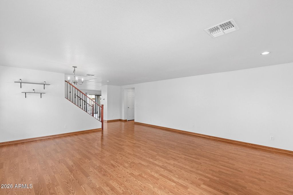 Image 11 of property listing at 6430 W BARBARA Avenue, Glendale, AZ 85302