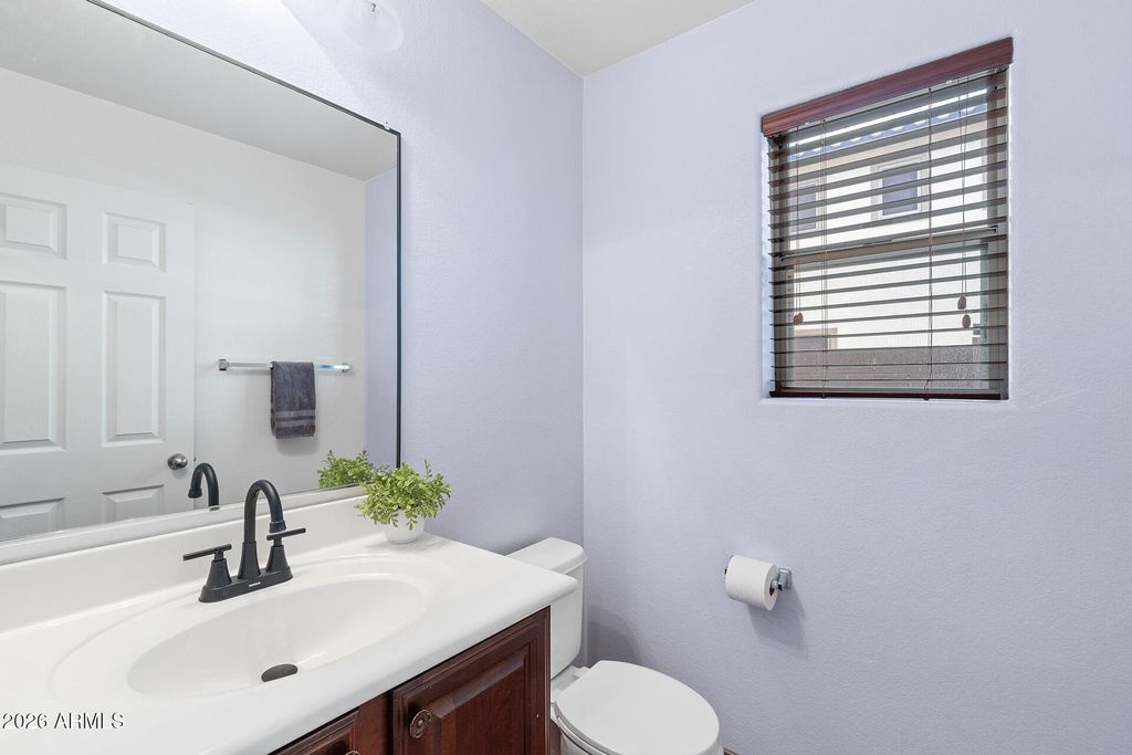 Image 13 of property listing at 6430 W BARBARA Avenue, Glendale, AZ 85302