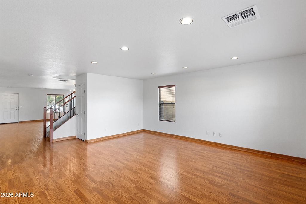 Image 15 of property listing at 6430 W BARBARA Avenue, Glendale, AZ 85302