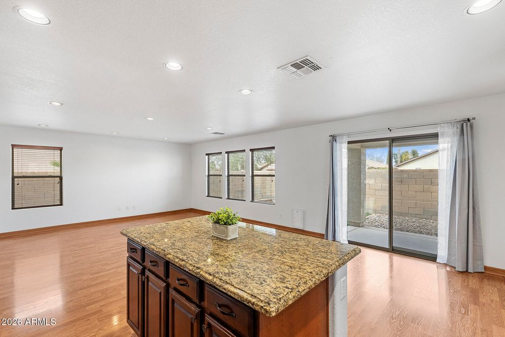 Image 16 of property listing at 6430 W BARBARA Avenue, Glendale, AZ 85302