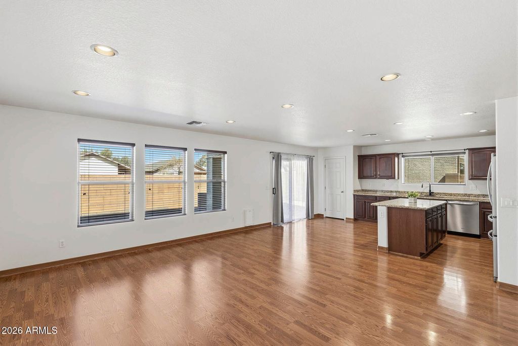 Image 17 of property listing at 6430 W BARBARA Avenue, Glendale, AZ 85302