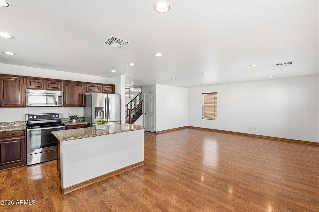 Image 18 of property listing at 6430 W BARBARA Avenue, Glendale, AZ 85302
