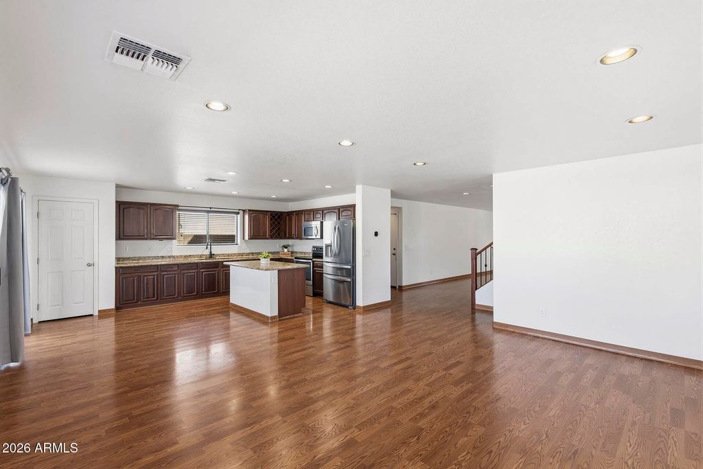 Image 19 of property listing at 6430 W BARBARA Avenue, Glendale, AZ 85302