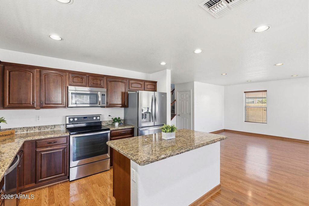 Image 21 of property listing at 6430 W BARBARA Avenue, Glendale, AZ 85302