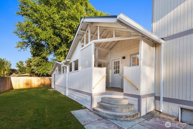 221 2nd Avenue N, Algona, WA 98001