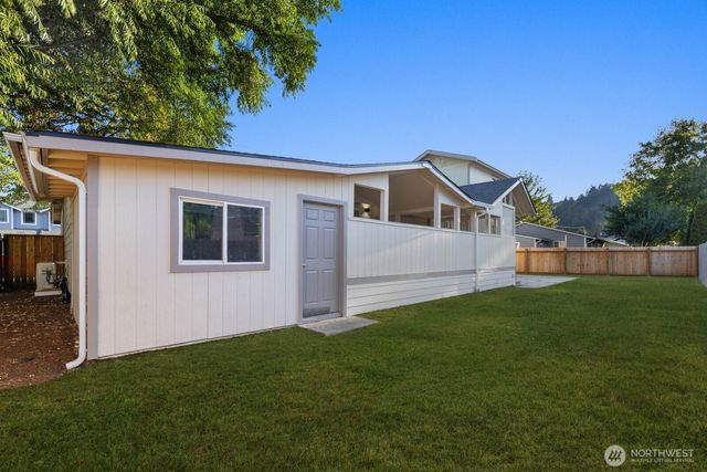 221 2nd Avenue N, Algona, WA 98001