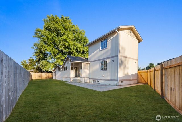 221 2nd Avenue N, Algona, WA 98001