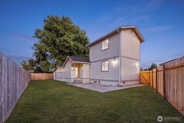 221 2nd Avenue N, Algona, WA 98001
