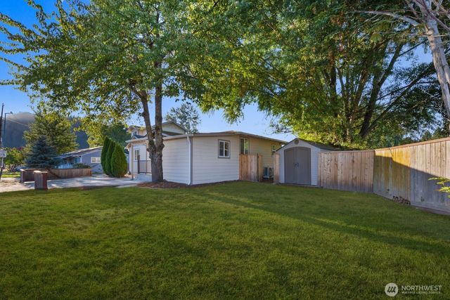 221 2nd Avenue N, Algona, WA 98001