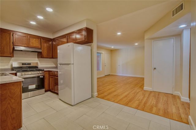 4546 Murietta Avenue 211, Sherman Oaks, CA 91423