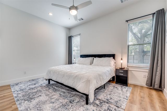 2130 Roanoke Avenue, Dallas, TX 75235