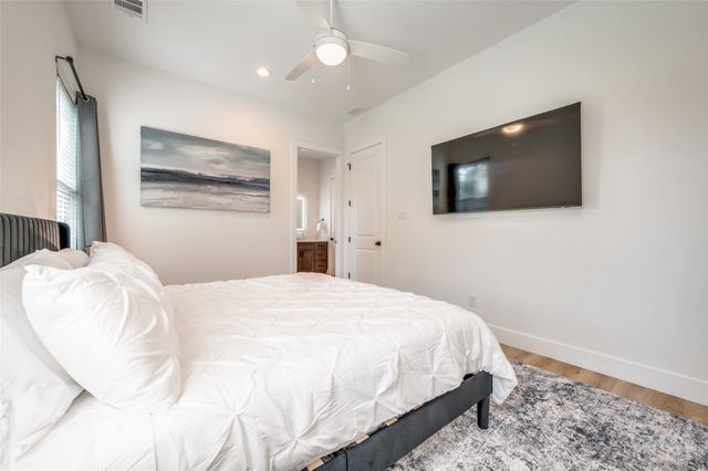 2130 Roanoke Avenue, Dallas, TX 75235