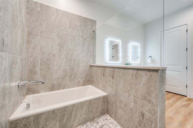 2130 Roanoke Avenue, Dallas, TX 75235