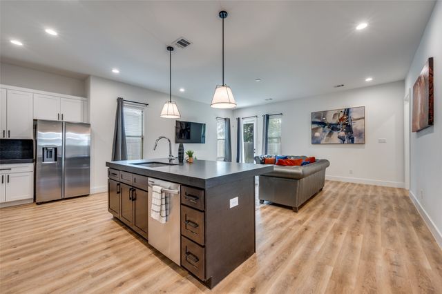 2130 Roanoke Avenue, Dallas, TX 75235