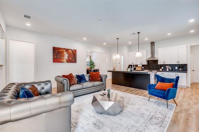 2130 Roanoke Avenue, Dallas, TX 75235
