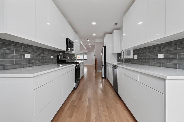 3527 N Kostner Avenue, Chicago, IL 60641