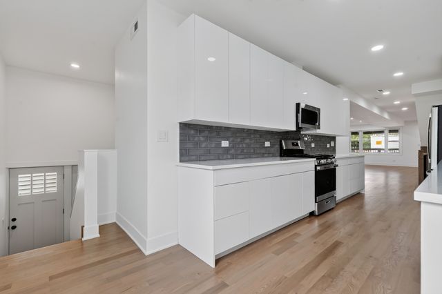 3527 N Kostner Avenue, Chicago, IL 60641