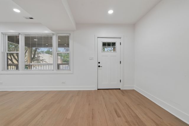 3527 N Kostner Avenue, Chicago, IL 60641