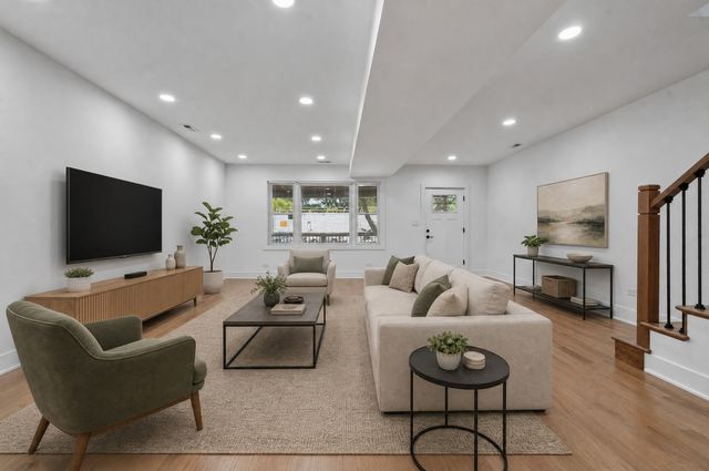 3527 N Kostner Avenue, Chicago, IL 60641