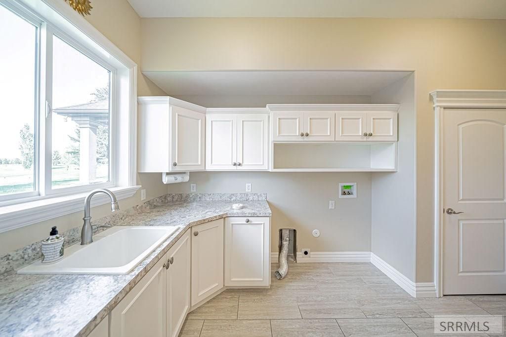 Image 15 of property listing at 899 N Von Elm Drive, Blackfoot, ID 83221